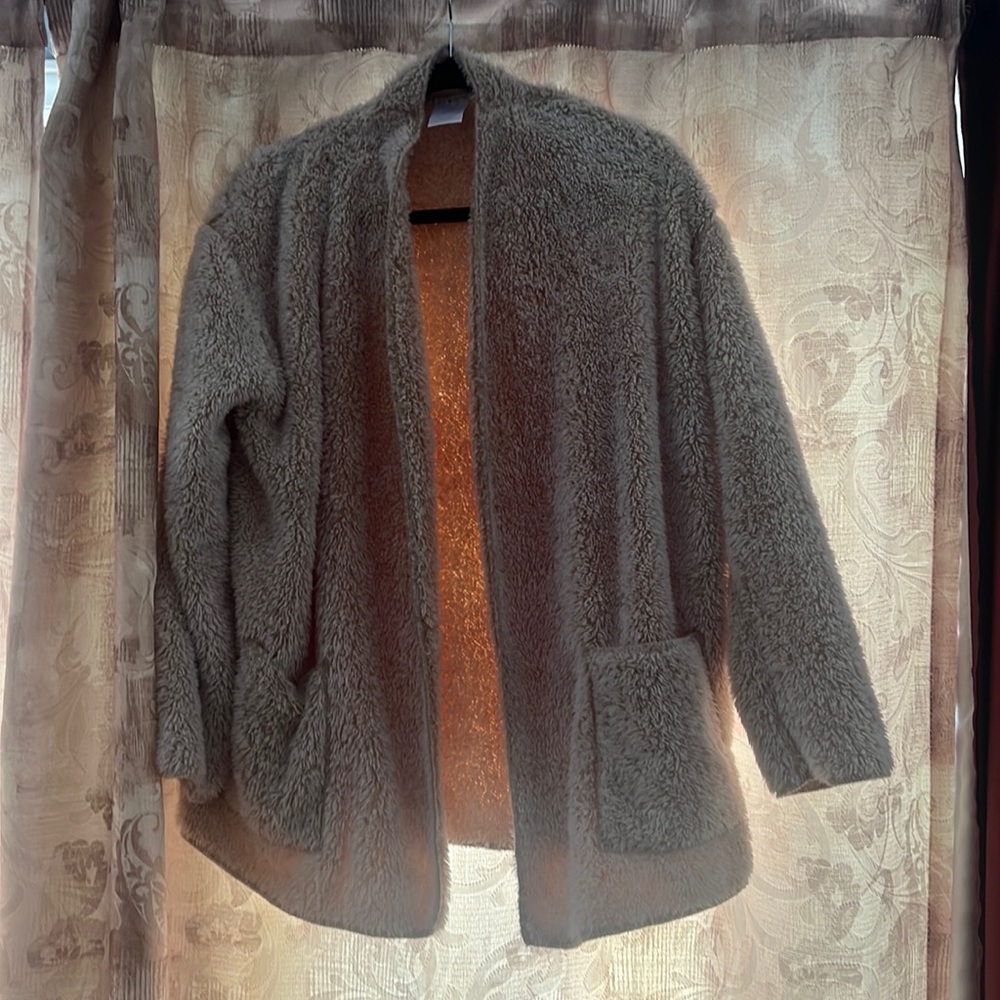 Fuzzy sweater/jacket with pockets